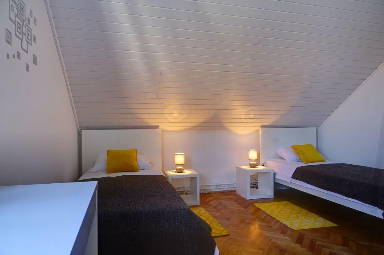 Apartman Studio Sonas 3 With Free Private Parking カルロヴァッツ エクステリア 写真